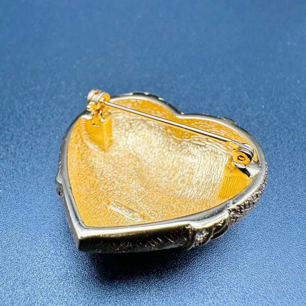 Vintage Christian Dior Roped Heart Gold Tone Brooch with Swarovski crystals - Picture 8 of 12